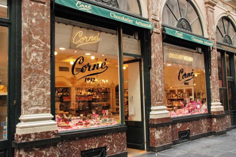 chocolaterie-MOISSAC BELLEVUE-min_chocolate_chocolaterie_shop_luxury_chic_gallery_brussels_belgium-558146